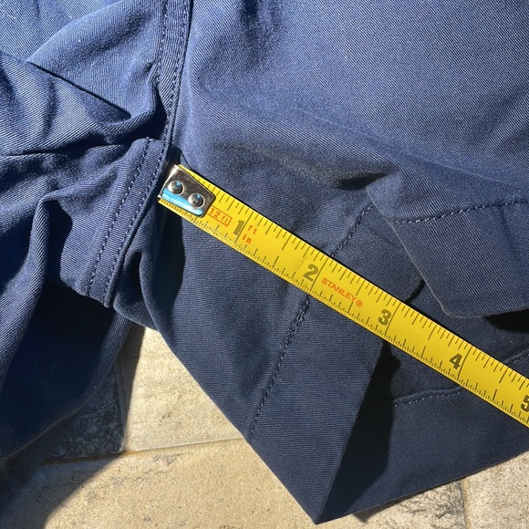 Vineyard Vines navy zip front shorts. 3” inseam, cotton / elastane. Size 0 - Picture 3 of 12